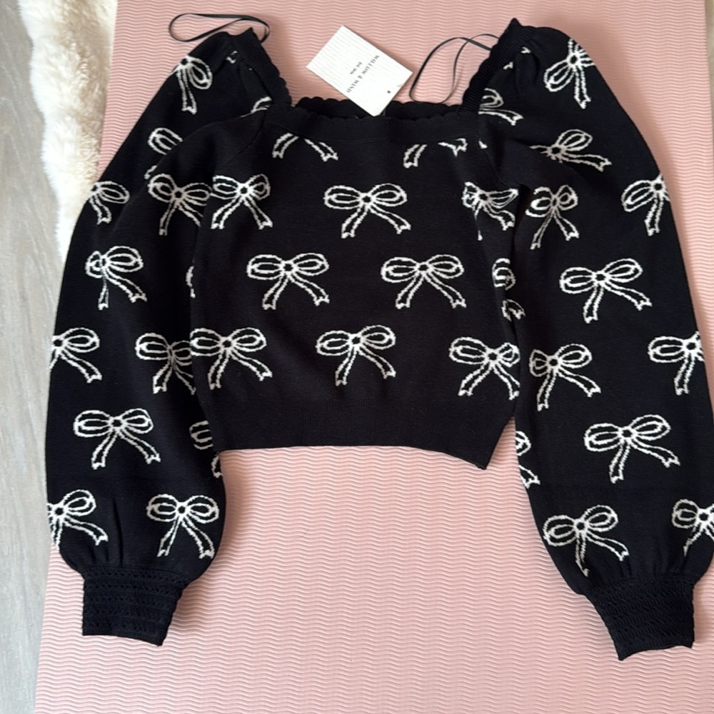 Women's Willow & Wind Black Balloon Sleeves Cropped Sweater Top